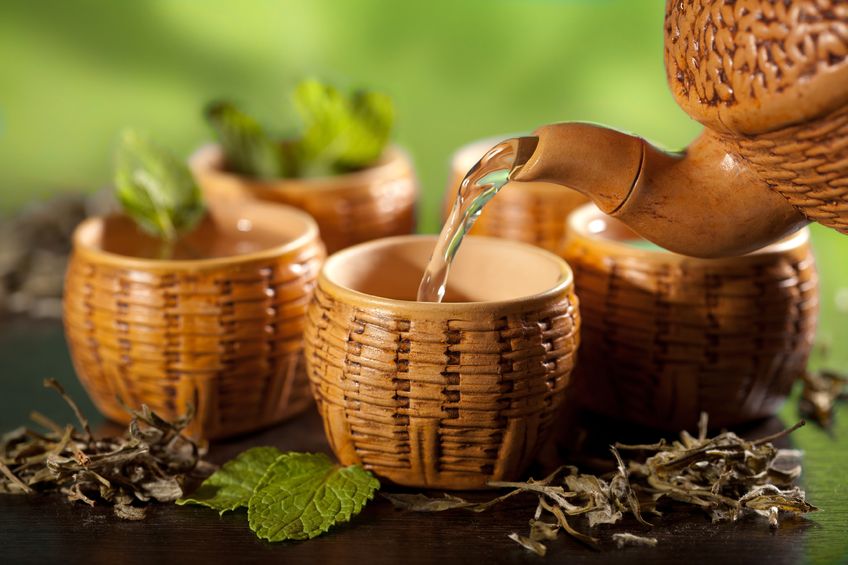الطريقة المثالية لإعداد الشاي عن طريق النقع أو إضافة الماء الساخن للشاي .. ويجب تجنب غلي الشاي